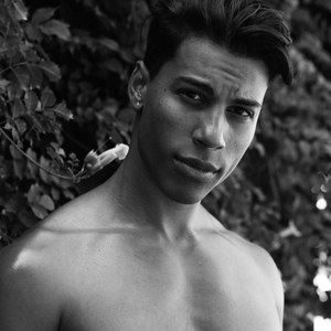 Meet your Posher, Devin